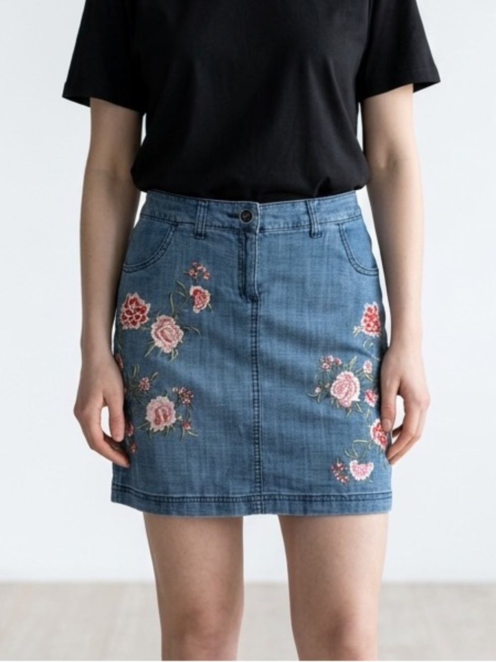 Vintage (4P) Karen Scott Denim Embroidered Floral Mini Skirt Blue Denim Stretch